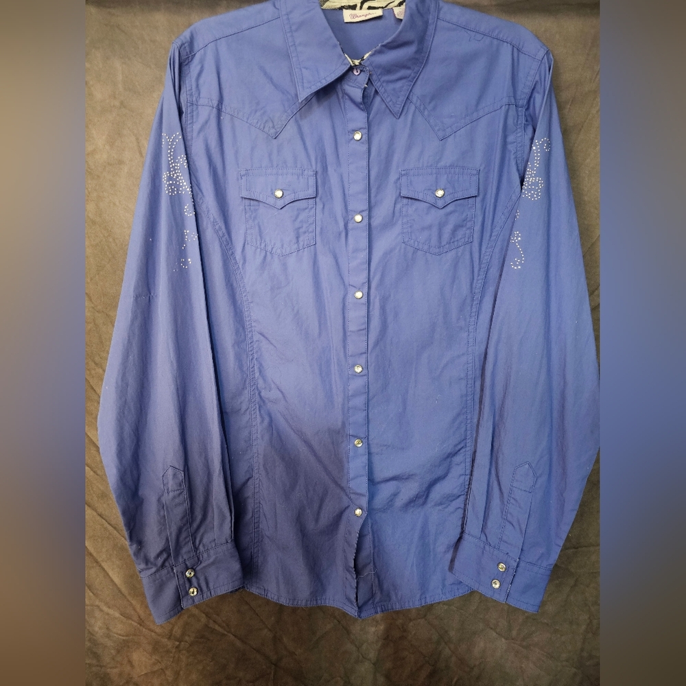 Wrangler Purple Button Down Shirt with Long Sleeves and Pointed Collar